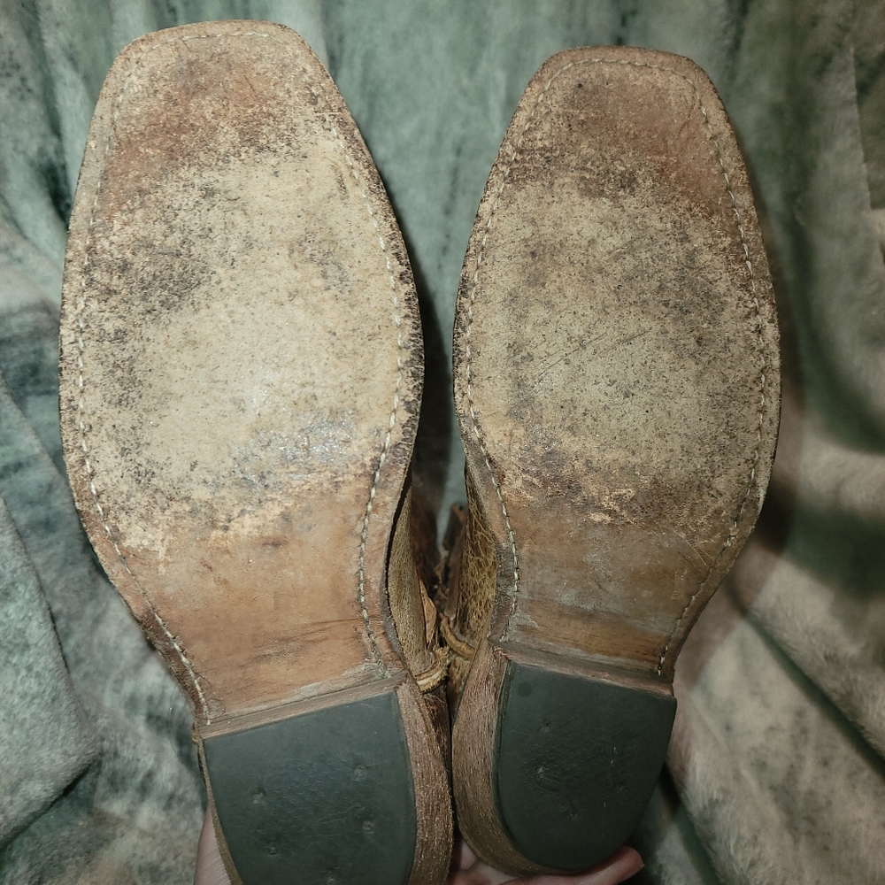 Justin Distressed Women's Cowboy Boots - Picture 3 of 5